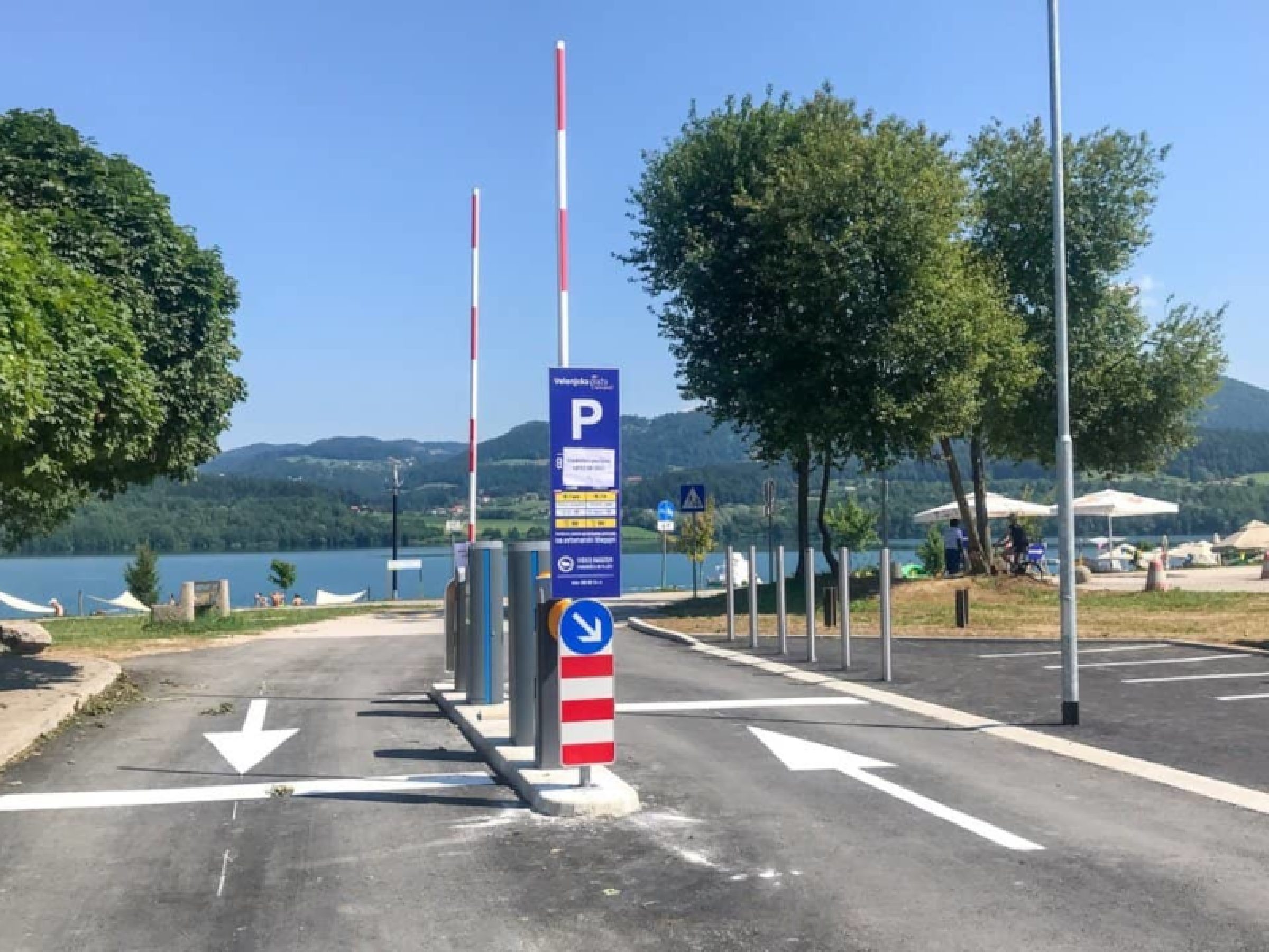Ogled povečano sliko Glavno parkirišče